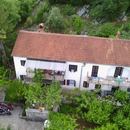 Apartman Mit Balkon Und Terrasse *