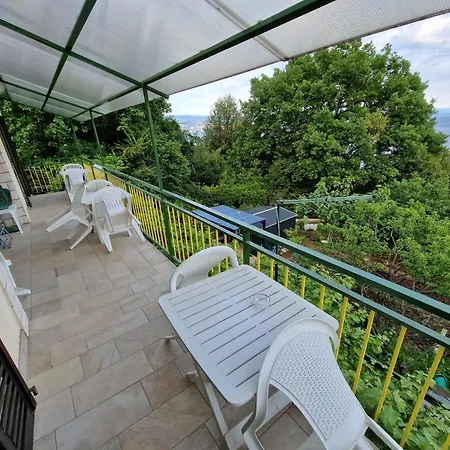 Mit Balkon Und Terrasse Abbázia